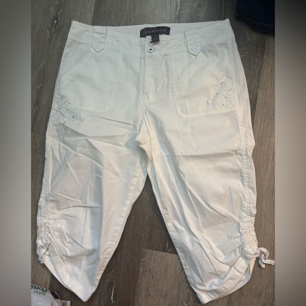 Gloria Vanderbilt Cream Pants with Button Detail size 10